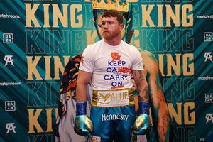 Canelo Álvarez responde a provocaciones de Mayweather con sutil retuit