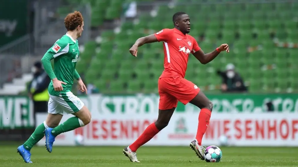 Ibrahima Konaté en acción con el RB Leipzig | TWITTER @IbrahimaKonate