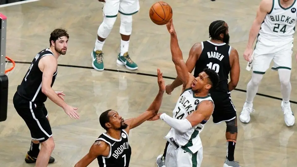 NBA: Antetokounmpo, a las puertas de sus primeras Finales con los Bucks