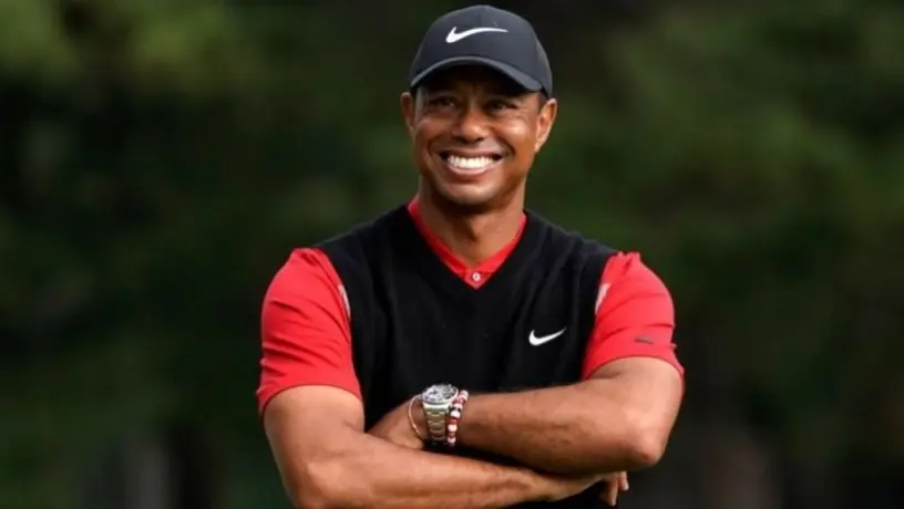 Tiger Woods: Compartió foto con muletas pero sonriendo tras su accidente de tráfico