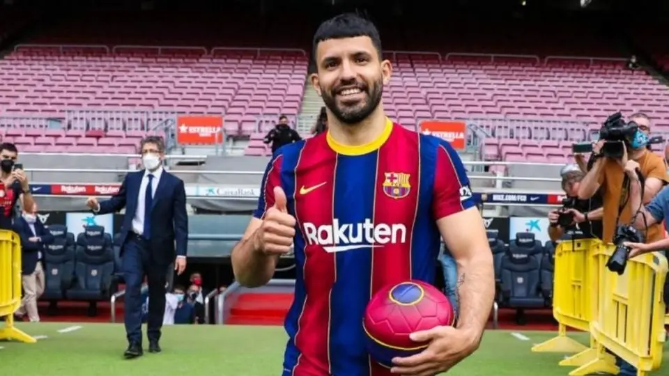 Messi: Kun Agüero continuará en el Barcelona pese a la salida de la Pulga