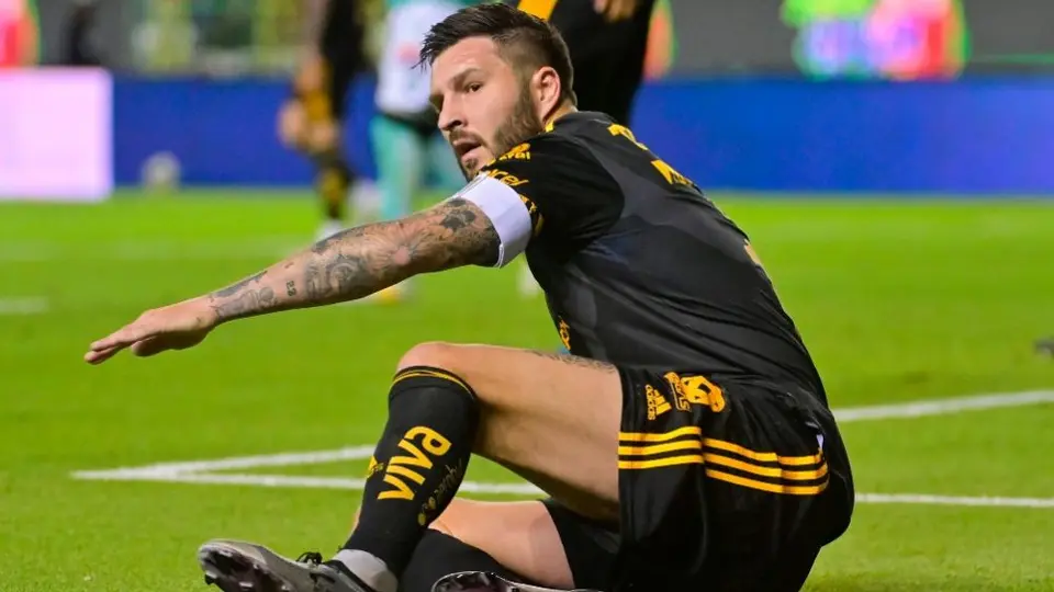 Video: André-Pierre Gignac, víctima de grito homofóbico en derrota de Tigres ante León