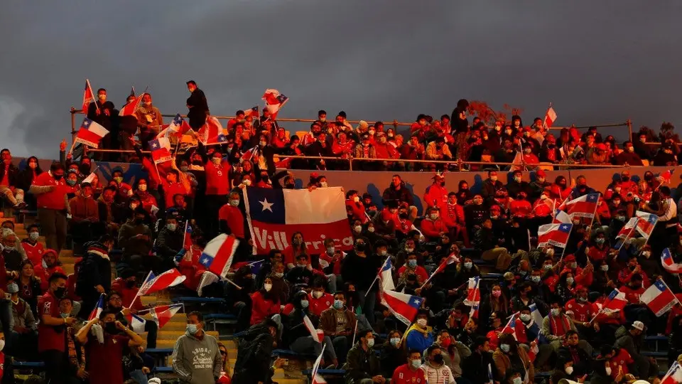 FIFA: Multó a Chile con 50 mil dólares por comportamiento discriminatorio de su afición