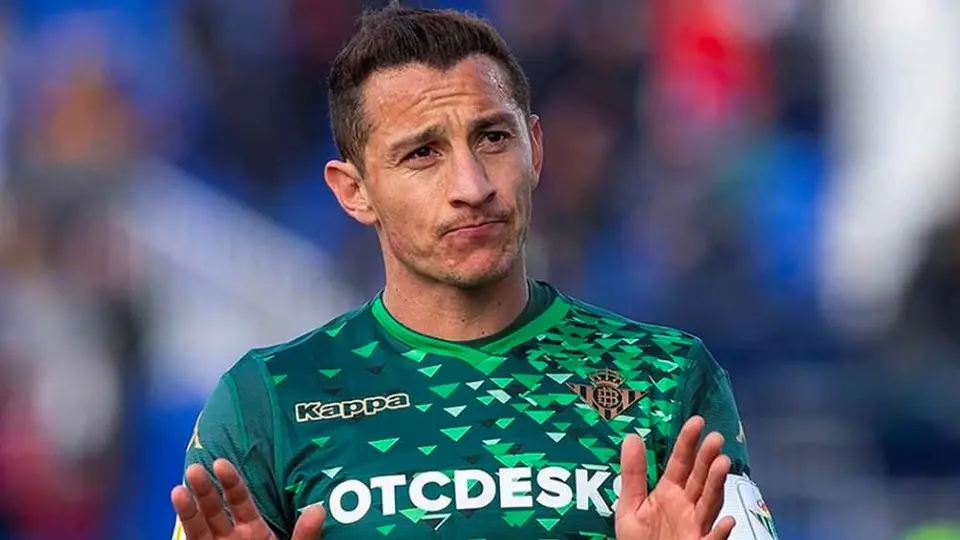Andrés Guardado: Quedó descartado para enfrentar al Atlético de Madrid