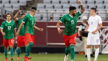 Tokio 2020: Alexis Vega, destacado por FIFA entre los mejores jugadores en Fase de Grupos