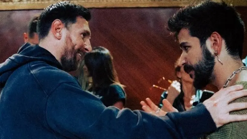Messi y Antonela Roccuzzo disfrutan del concierto de Camilo en París