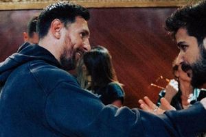 Messi y Antonela Roccuzzo disfrutan del concierto de Camilo en París