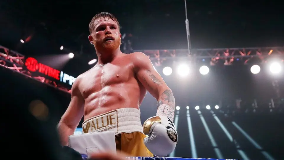 Canelo Álvarez, felicitado por el Kun Agüero tras vencer a Caleb Plant