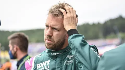 Vettel en felicitación a Checo por sus 200 carreras: 'Vienen aún más, lo veo en mi orina'