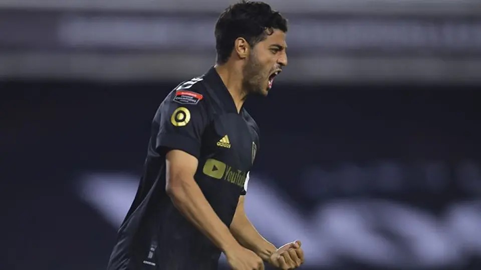 Carlos Vela, vacunado contra el Covid-19 e invita a la afición a hacer lo mismo