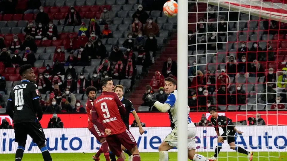 Bundesliga: Bayern Munich salvó el liderato al filo del juego contra el Arminia