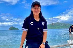 Pachuca: Lucero Cuevas salvó a sus compañeras al cambiar una llanta ponchada