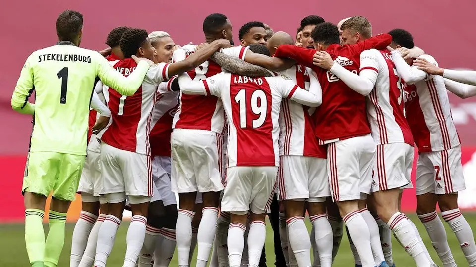 Edson Álvarez y Ajax, Campeones de la Eredivisie tras golear al Emmen