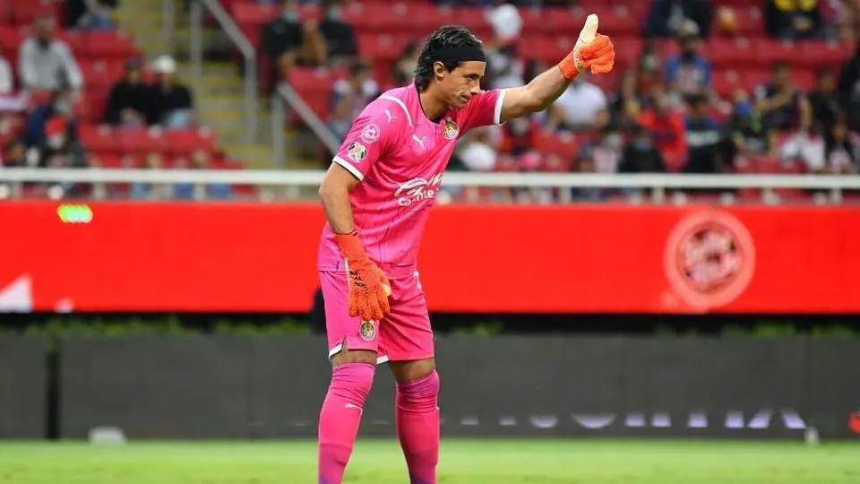 Chivas: Afición del Rebaño abucheó a Toño Rodríguez tras su error en el segundo gol