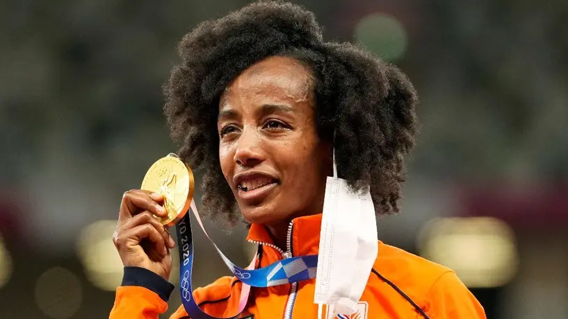 Tokio 2020: Sifan Hassan gana dos de su triple reto con el Oro en 10 mil metros