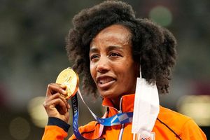 Tokio 2020: Sifan Hassan gana dos de su triple reto con el Oro en 10 mil metros