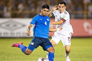 José Ramón Fernández: 'Quiero llorar cuando veo un juego como el de El Salvador vs México'