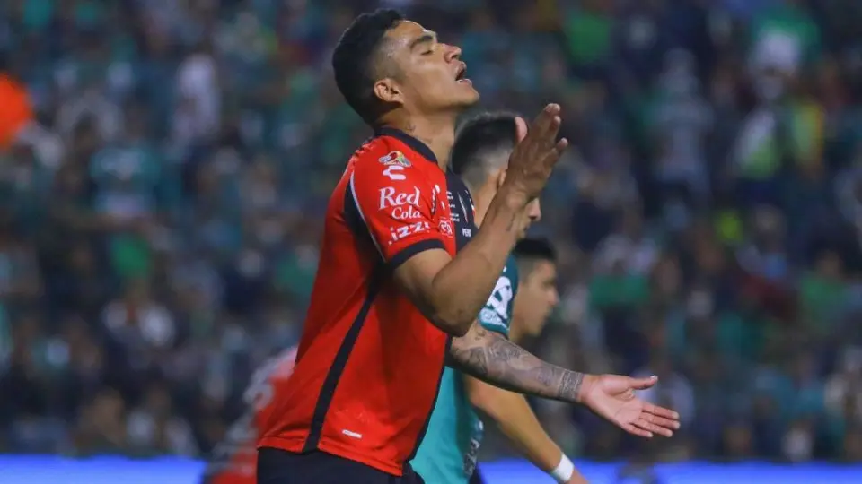 Atlas: ¿Es válido el gol vs León aunque en el saque lateral hayan pisado la línea?