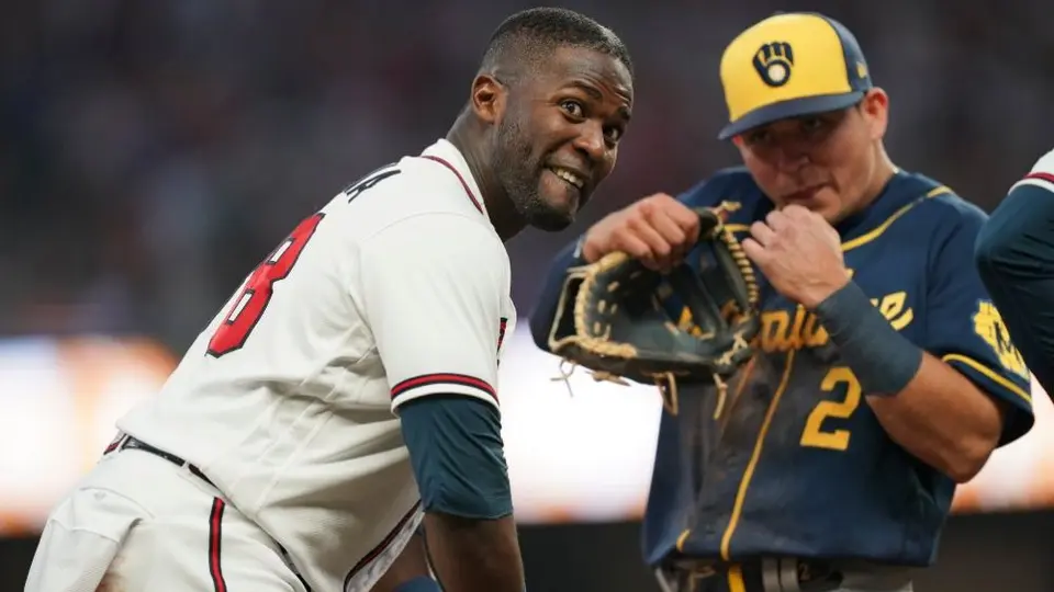 Video: Luis Urías realizó impresionante atrapada de out en Brewers vs Braves