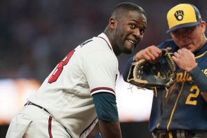 Video: Luis Urías realizó impresionante atrapada de out en Brewers vs Braves