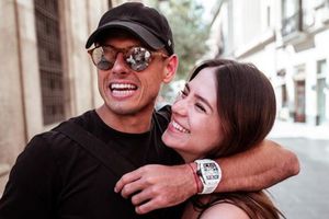 Sarah Kohan soltó indirecta por 'ausencia' de Chicharito con sus hijos