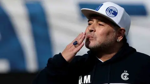 Maradona y Messi, dentro del once inicial de Juan Villoro