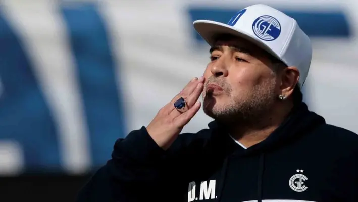 Maradona y Messi, dentro del once inicial de Juan Villoro