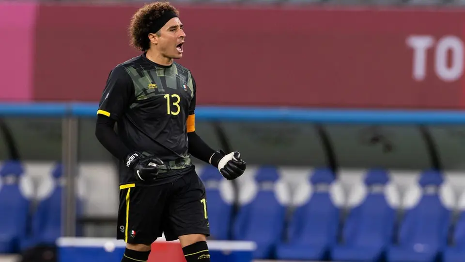 César Montes: 'Ochoa es un referente en el Tri, nos alienta en los juegos'