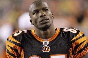 Deion Sanders y Chad Ochocinco presumieron sus nuevos autos inteligentes