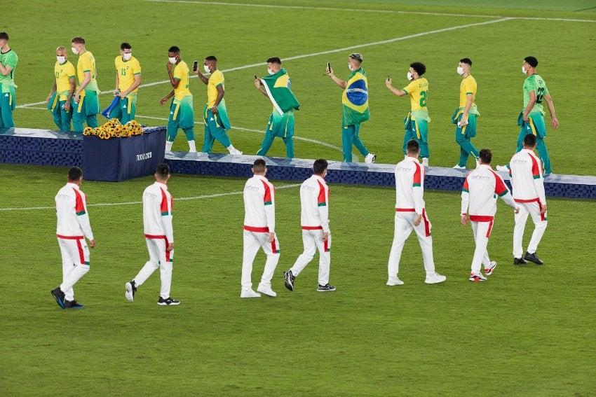 Selección Mexicana de futbol recibiendo su medalla de bronce en Tokio 2020