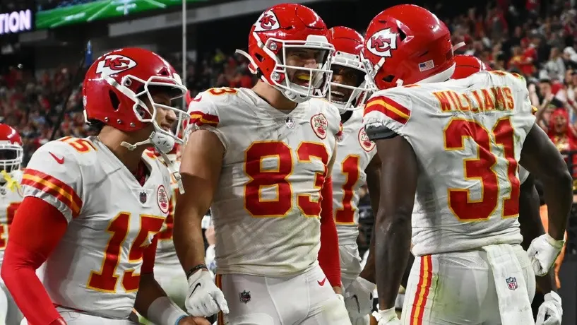 Kansas City Chiefs retoma liderato en AFC Oeste con paliza a Raiders