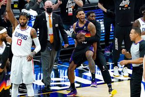 NBA Playoffs: Ayton anotó canasta ganadora y Suns toman ventaja ante Clippers