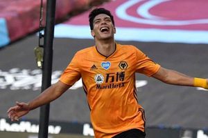Raúl Jiménez: Wolves celebró el 15 de septiempre con su 'héroe nacional'