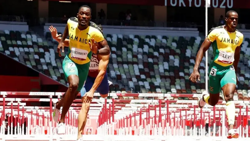 Tokio 2020: Jamaicano Hansle Parchment se impuso sobre Holloway en los 110 metros vallas