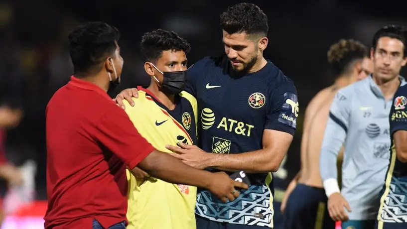 América: Henry Martin defendió a aficionado al finalizar el encuentro contra Juárez