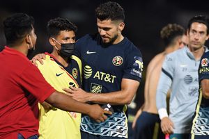 América: Henry Martin defendió a aficionado al finalizar el encuentro contra Juárez