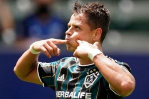 Chicharito Hernández tras cantar una canción de Luis Miguel: 'Canto de la ching...'