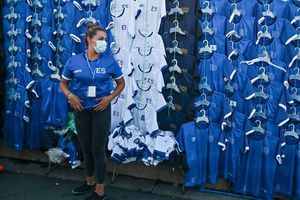 El Salvador: Aficionados compran playera de La Selecta con bitcoins