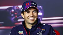 Sebastian Vettel elogió a Checo Pérez: "Estoy muy feliz por él, se lo merece"