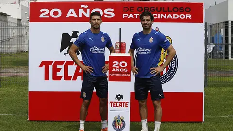 Chivas: Tecate renovó su patrocinio con Chivas y lo celebró con lata conmemorativa