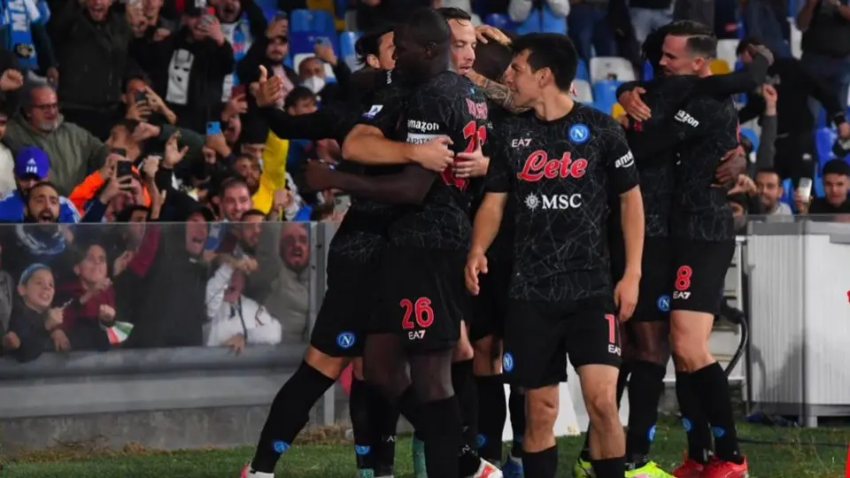 Chucky Lozano: Salió molesto y directo al vestidor tras ser sustituido ante Torino