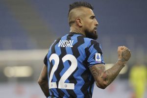 Video: Arturo Vidal, captado subiendo a su Ferrari en posible estado de ebriedad