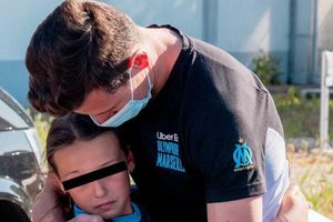 Video: Aficionada del Olympique Marsella despidió entre lágrimas a Florian Thauvin