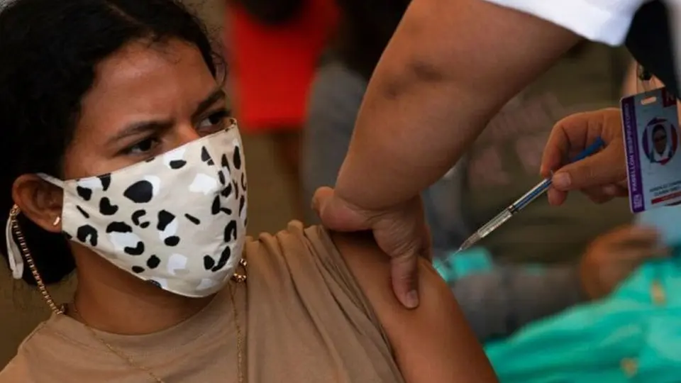 Covid-19: AMLO admitió disminución de vacunaciones diarias tras menor llegada de dosis
