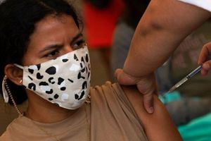 Covid-19: AMLO admitió disminución de vacunaciones diarias tras menor llegada de dosis