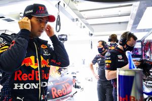 Video: Checo Pérez mostró sesión de entrenamiento con Red Bull