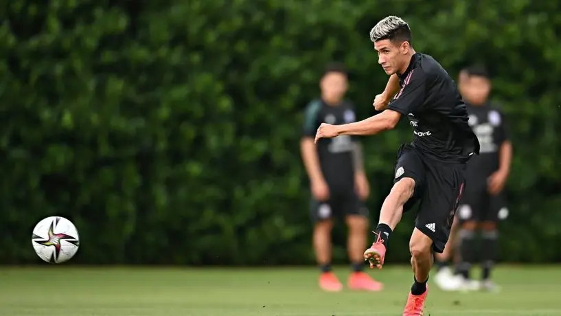 Selección Mexicana: Uriel Antuna marcó un golazo en entrenamiento y Ochoa se lo celebró