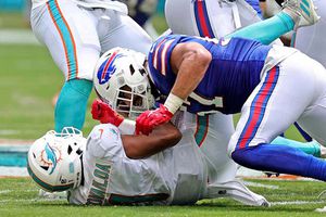 NFL: Tua Tagovailoa, baja de Miami al menos por tres semanas