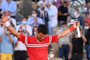 Djokovic regaló raqueta a niño mexicano por su apoyo en la Final de Roland Garros
