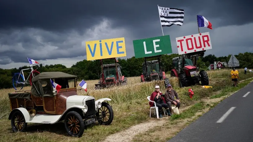 Tour de Francia retiró la denuncia contra aficionada que provocó caída masiva